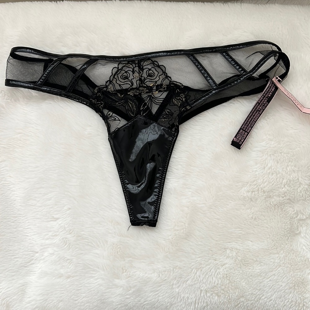 VICTORIA'S SECRET VERY SEXY Black Thong Panty S Embroidery VS NWT